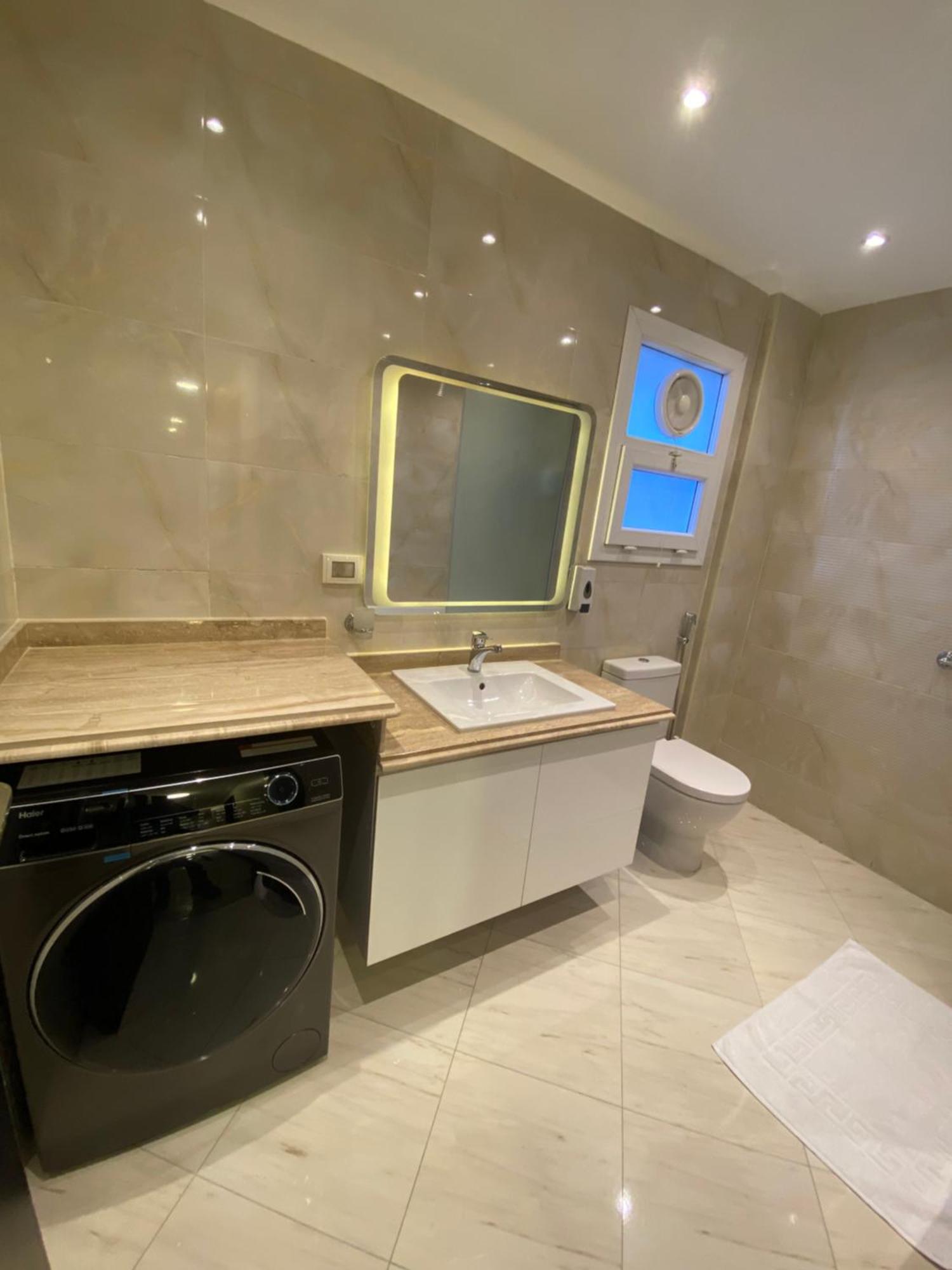عائلية بجانب المطار اوشن بلو Apartment *