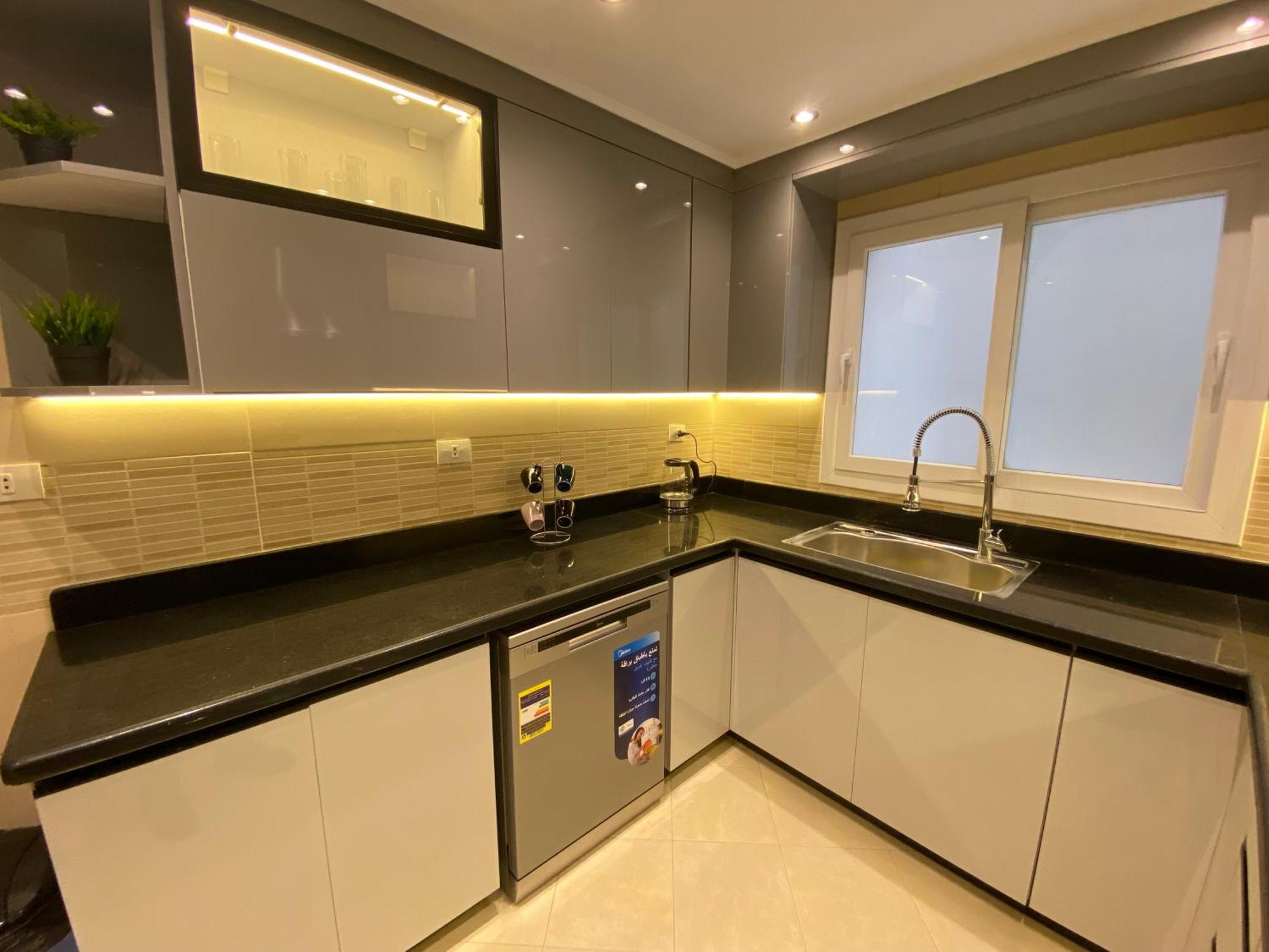 عائلية بجانب المطار اوشن بلو Apartment *