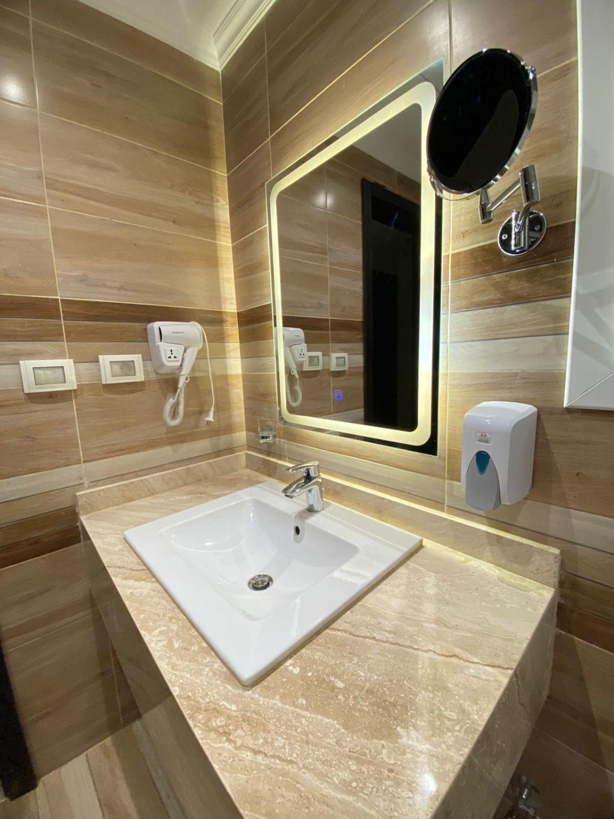 عائلية بجانب المطار اوشن بلو Apartment *